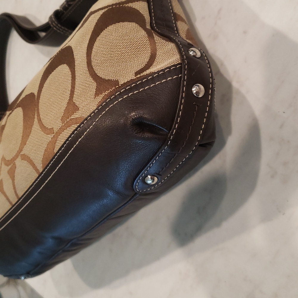 Coach Vintage Brown and Tan Signature Shoulder Bag - Picture 10 of 16